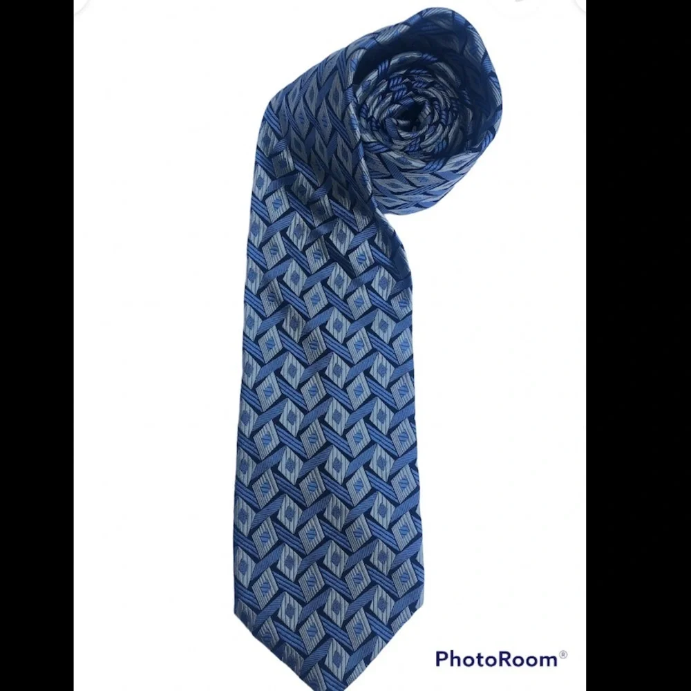 Barney’s blue geometric tie